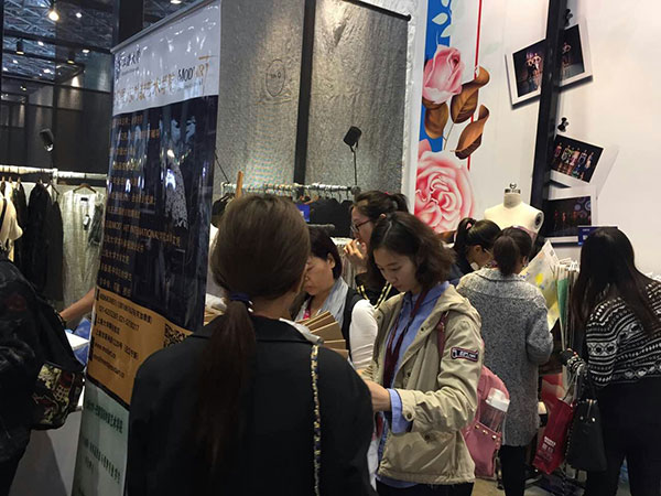 20161019我院参展服装博览会受火热关注4.png 20161019我院参展服装博览会受火热关注4.png
